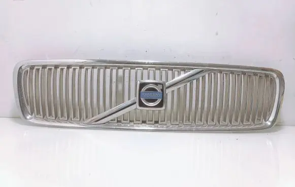 Front bumper upper radiator grill