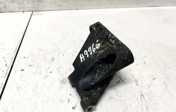 Nissan Primera Engine mounting bracket