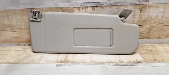 Volkswagen Golf V Sun visor