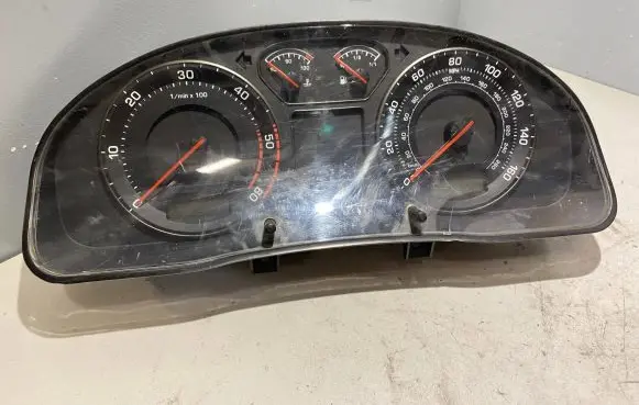 Skoda Superb B5 (3U) Speedometer (instrument cluster) 3U0920910A 110080116