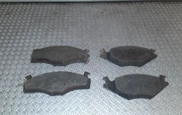 Volkswagen Golf II Brake pads (front) 