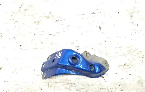 Toyota Hilux (AN120, AN130) Fender mounting bracket