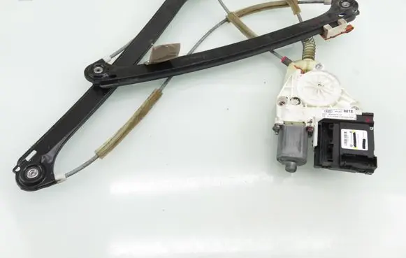 Audi A3 S3 8P Front door window regulator with motor 8P0959801A