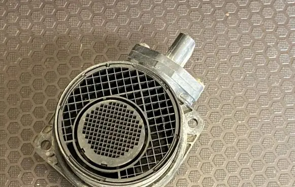 Volkswagen Multivan T5 Mass air flow meter 074906461B 0281002461