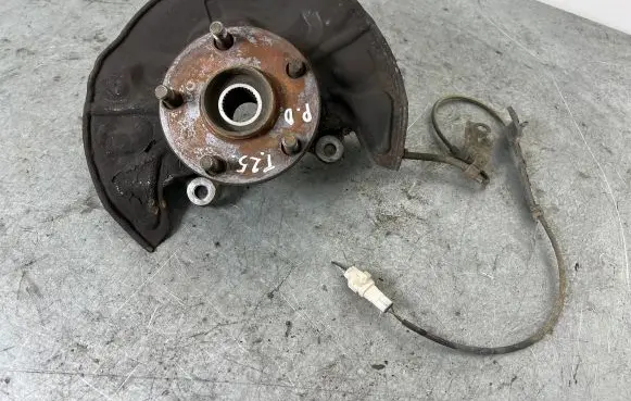 Toyota Avensis T250 Front wheel hub