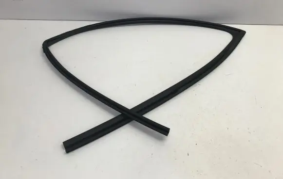 Toyota RAV 4 (XA50) Rubber seal front door window/glass 6815142120