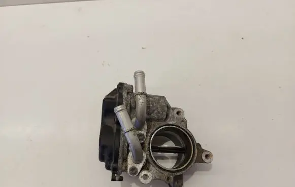 Volkswagen PASSAT B8 Throttle valve 04L118063