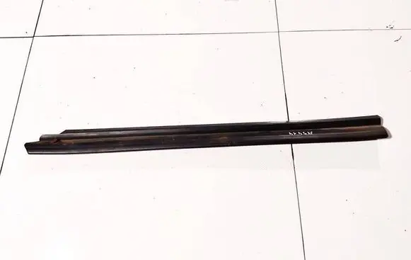 Volkswagen Jetta II Windshield trim 