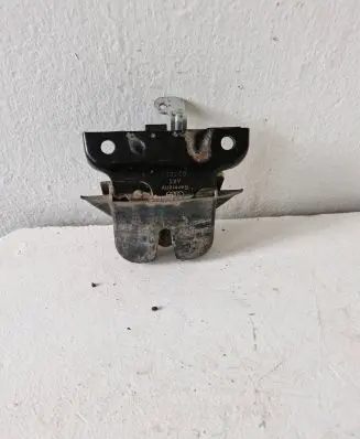 Audi A4 S4 B5 8D Tailgate/trunk/boot lock/catch/latch 021098