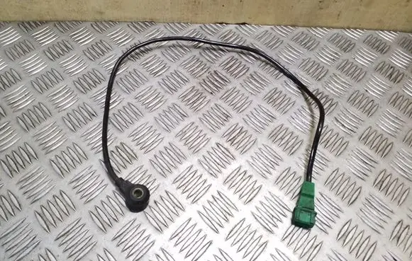 Audi A4 S4 B5 8D Detonation knock sensor 054905377H