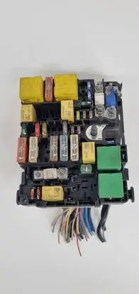 Peugeot 2008 I Fuse module 9804848580
