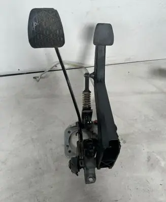 Mercedes-Benz E W212 Brake pedal 2102900519 19183T1