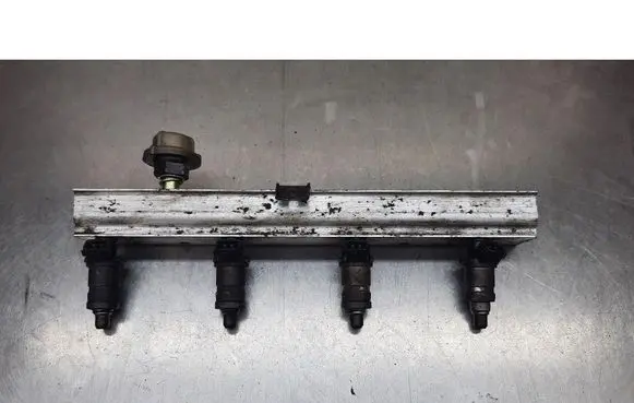 Honda CR-V Fuel injector supply line/pipe 