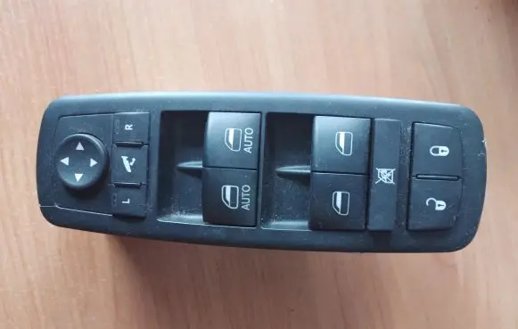 Jeep Grand Cherokee Electric window control switch 68030826AD