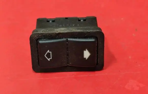 BMW 5 E39 Electric window control switch 8368974
