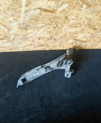 Honda CR-V Headlight/headlamp mounting bracket