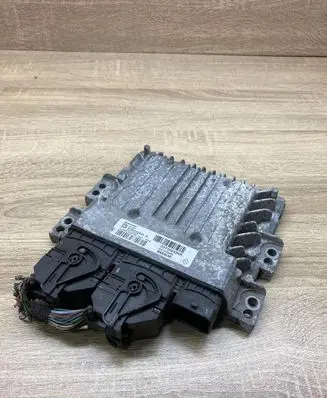Renault Megane III Engine control unit/module ECU 237102426R S180153104A