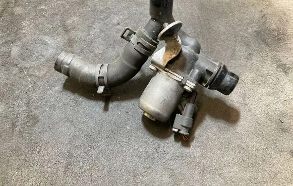 Mercedes-Benz CLS C218 X218 Coolant heater control valve A6512000431