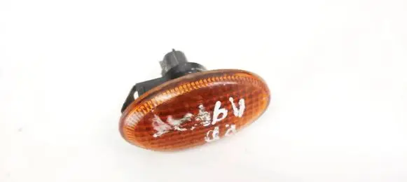 Subaru Legacy Front fender indicator light E13012248 015445