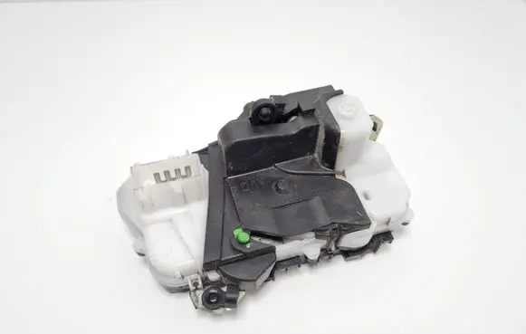 Peugeot 607 Front door lock