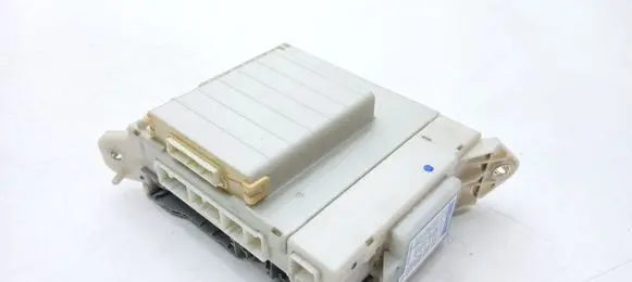Lexus IS 220D-250-350 Fuse module 8273053021 61080397