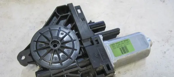 Jeep Grand Cherokee Rear door window regulator motor 931402103