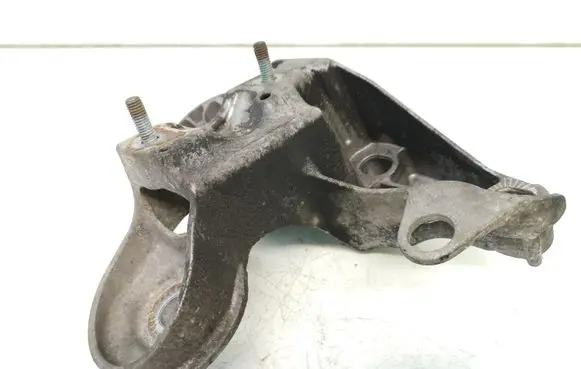 Volkswagen PASSAT B5.5 Engine mounting bracket 8E0199351
