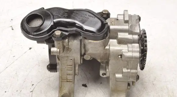 BMW 1 F20 F21 Oil pump 7624135