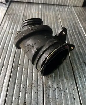 Mercedes-Benz C W203 Turbo air intake inlet pipe/hose A6110981807