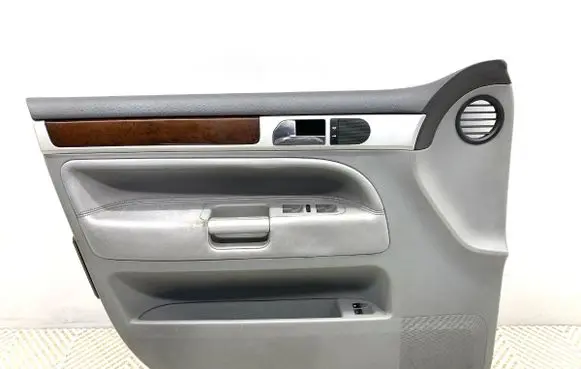 Volkswagen Touareg I Front door card panel trim
