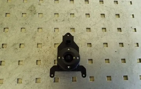 Hyundai Santa Fe Wing mirror switch