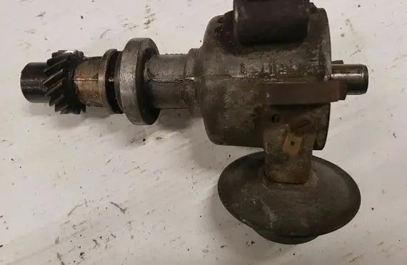 Volkswagen Golf I Spark distributor 055905205K 0231170239