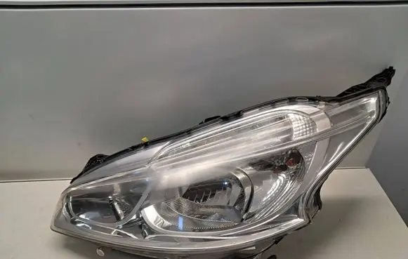Peugeot 208 Headlight/headlamp 9802221980