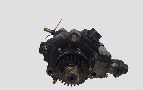 Nissan X-Trail T31 Fuel injection high pressure pump 8200690744 0445010223