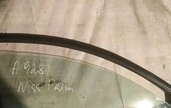 Nissan Primera Front door window glass four-door AS2
