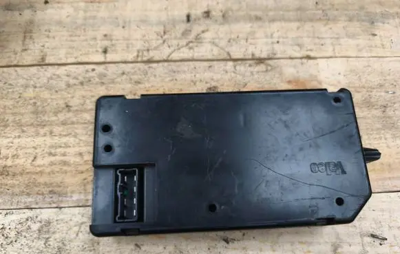 Land Rover Discovery Central body control module YWC000310 73004311A