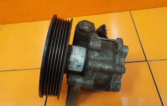 Volkswagen II LT Power steering pump 0024662501