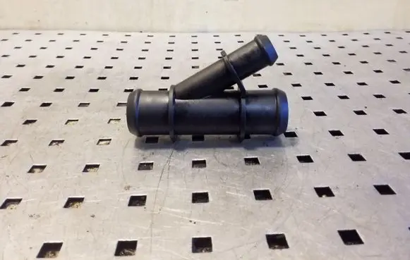 Engine coolant pipe/hose