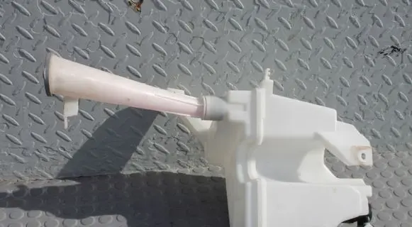 Nissan Pulsar Windshield washer fluid reservoir/tank
