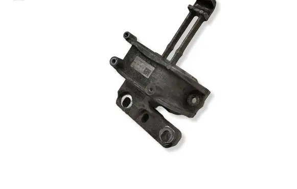 Volkswagen Touran III Engine mount bracket 5Q0199262DF XKZFH28F70490 07062018