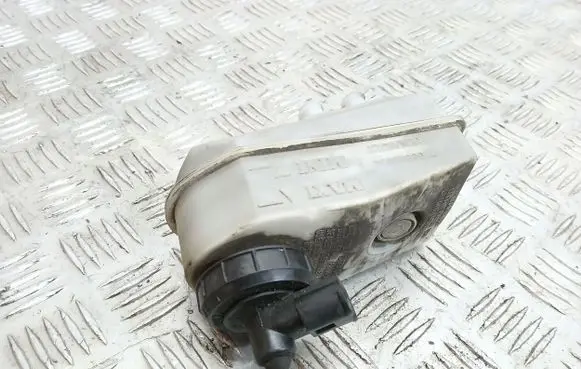 Renault Megane I Brake fluid reservoir 