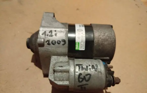 Renault Twingo II Starter motor 8200369521E TS8E6 10L80863AK
