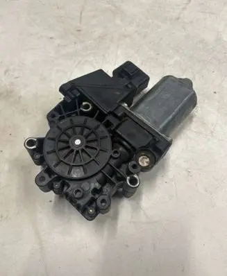 Audi A4 S4 B5 8D Front door window regulator motor 113846113