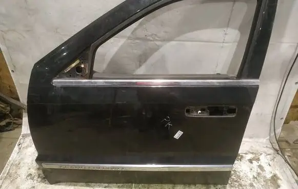 Jeep Grand Cherokee (WK) Front door JUODOS