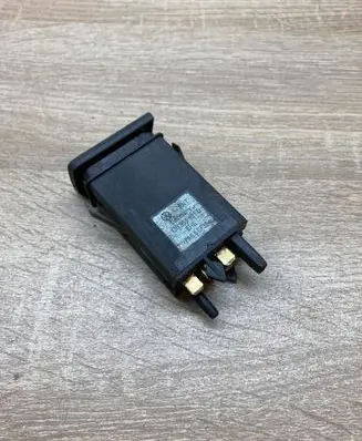 Volkswagen Golf IV Windscreen/window heater switch 1J0959621D
