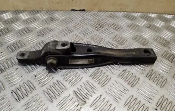 Gearbox mounting bracket