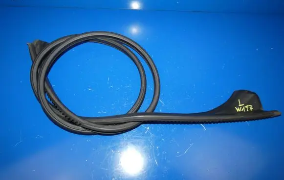 Mercedes-Benz CLA C117 X117 W117 Rubber seal front door window/glass