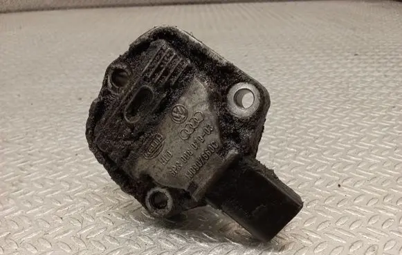 Volkswagen Touran I Oil level sensor 1J0907660C