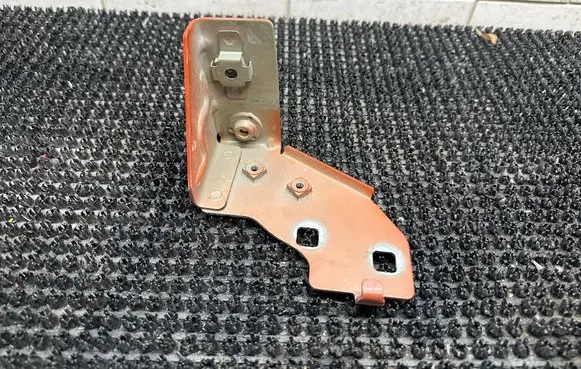 Renault Captur Fender mounting bracket 641819714R