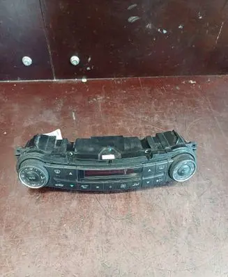 Mercedes-Benz E W211 Climate control unit 2118300685